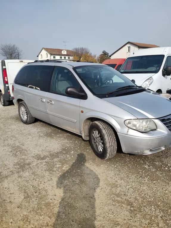 Chrysler Voyager 2.5 CRD cat LX 06/2004-photo-1