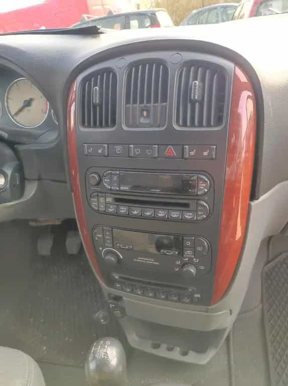Chrysler Voyager 2.5 CRD cat LX 06/2004-photo-11