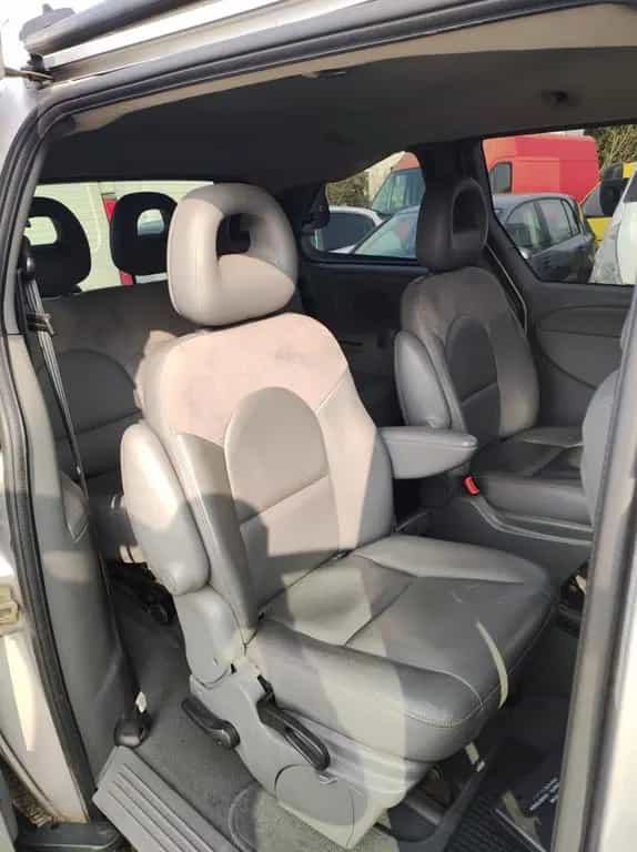 Chrysler Voyager 2.5 CRD cat LX 06/2004-photo-12