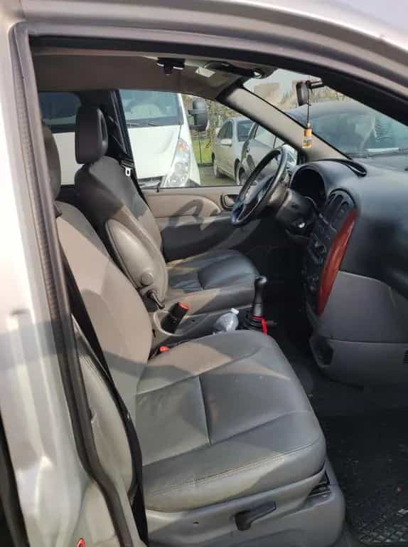 Chrysler Voyager 2.5 CRD cat LX 06/2004-photo-13