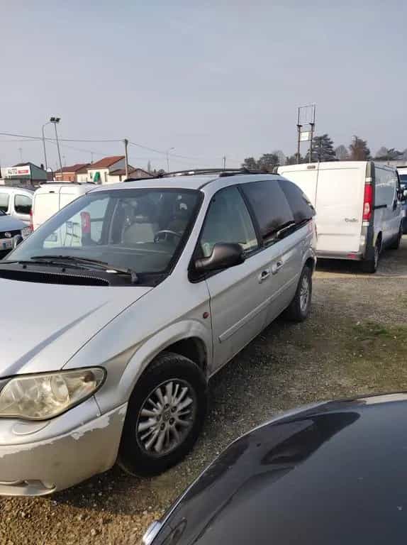 Chrysler Voyager 2.5 CRD cat LX 06/2004-photo-2