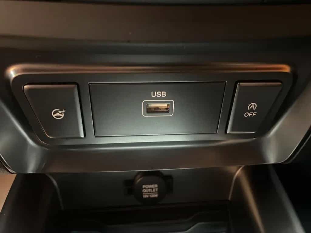 KGM Tivoli Essential 1.5 T 163 PS Navi/Kamera/PDC null-photo-21