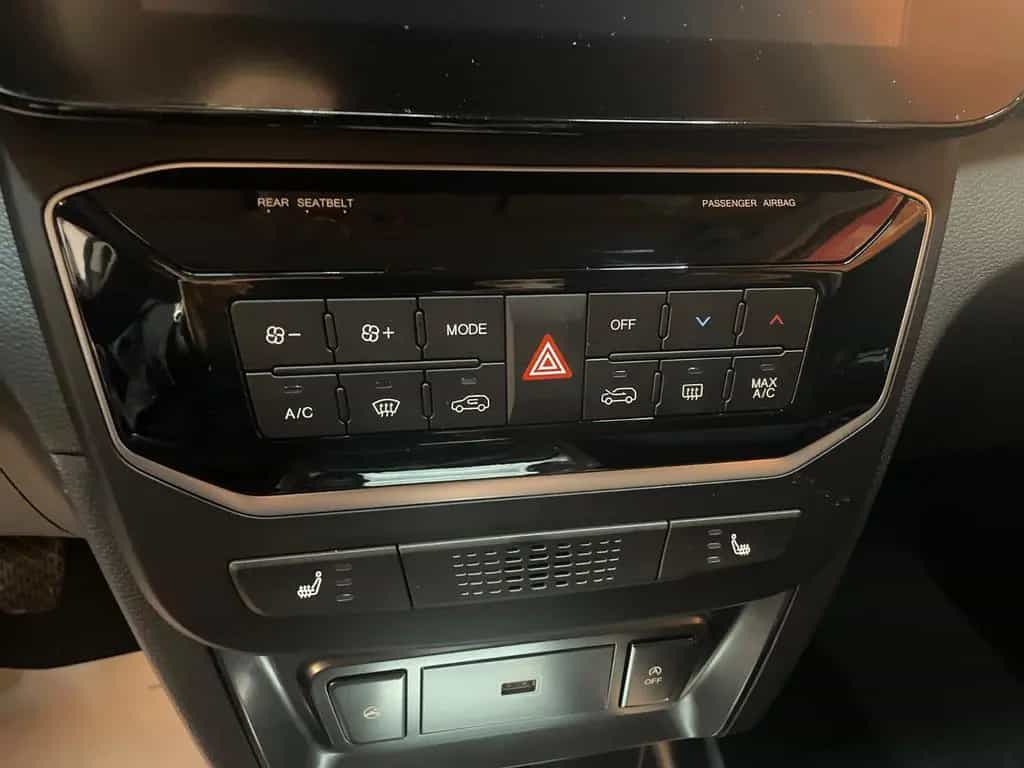 KGM Tivoli Essential 1.5 T 163 PS Navi/Kamera/PDC null-photo-27