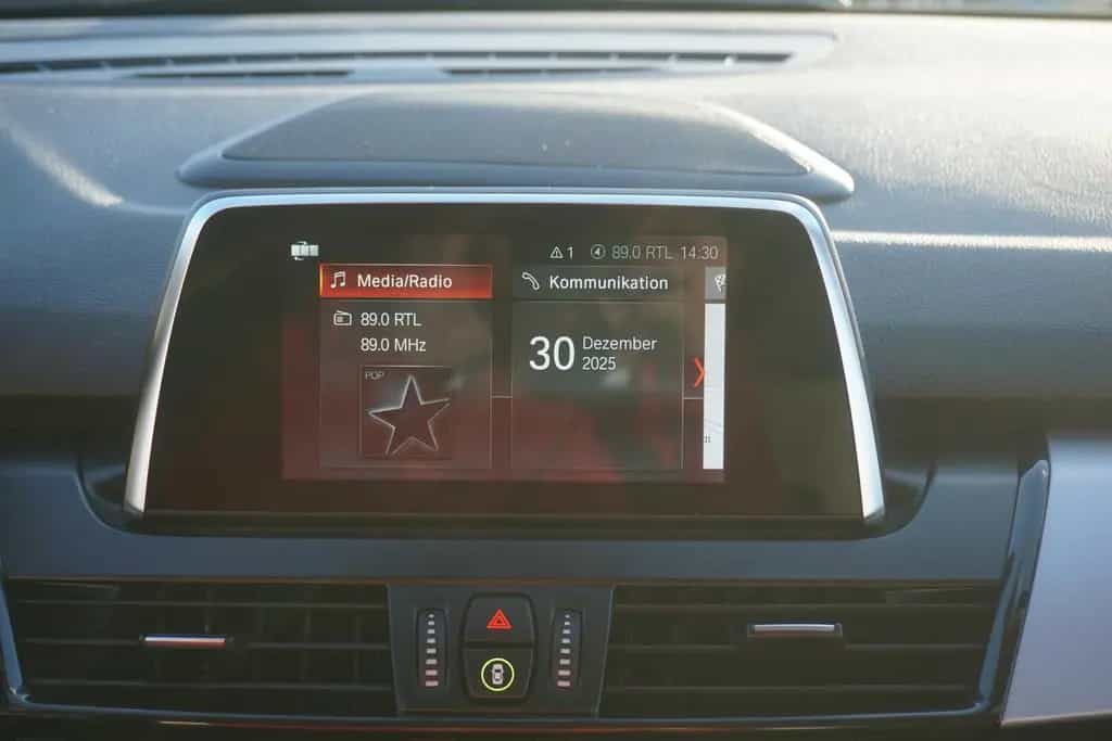 BMW 2 Series 220i Active Tourer Advantage LED Navi AHK PDC 06/2018-photo-11