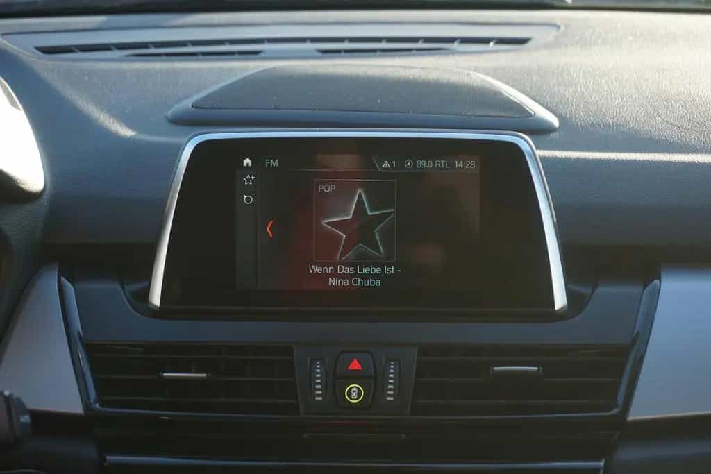 BMW 2 Series 220i Active Tourer Advantage LED Navi AHK PDC 06/2018-photo-12