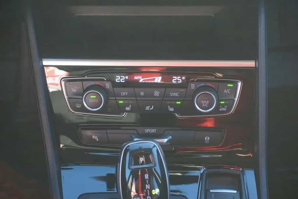 BMW 2 Series 220i Active Tourer Advantage LED Navi AHK PDC 06/2018-photo-16