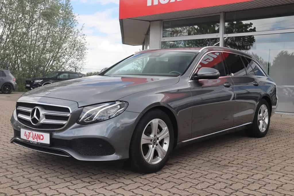 Mercedes-Benz E 200 E200 T-Modell Avantgarde LED Navi Totwinkel DAB 10/2017-photo-1