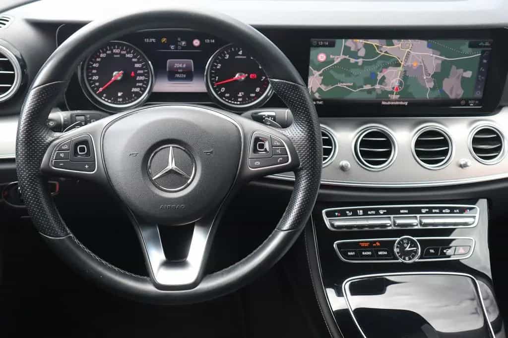 Mercedes-Benz E 200 E200 T-Modell Avantgarde LED Navi Totwinkel DAB 10/2017-photo-11