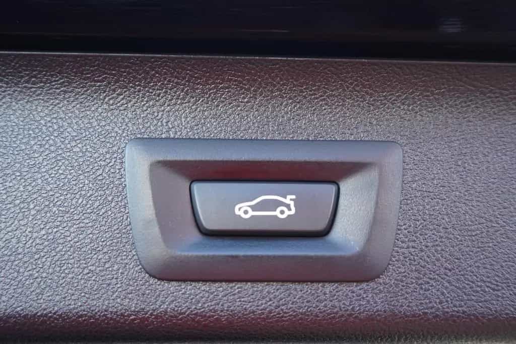 BMW 520 d Touring Aut. LED Navi AHK Sitzheizung PDC 12/2017-photo-10