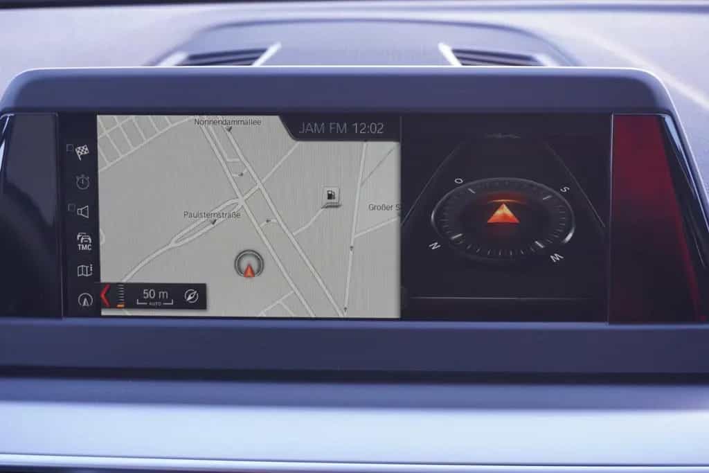 BMW 520 d Touring Aut. LED Navi AHK Sitzheizung PDC 12/2017-photo-18