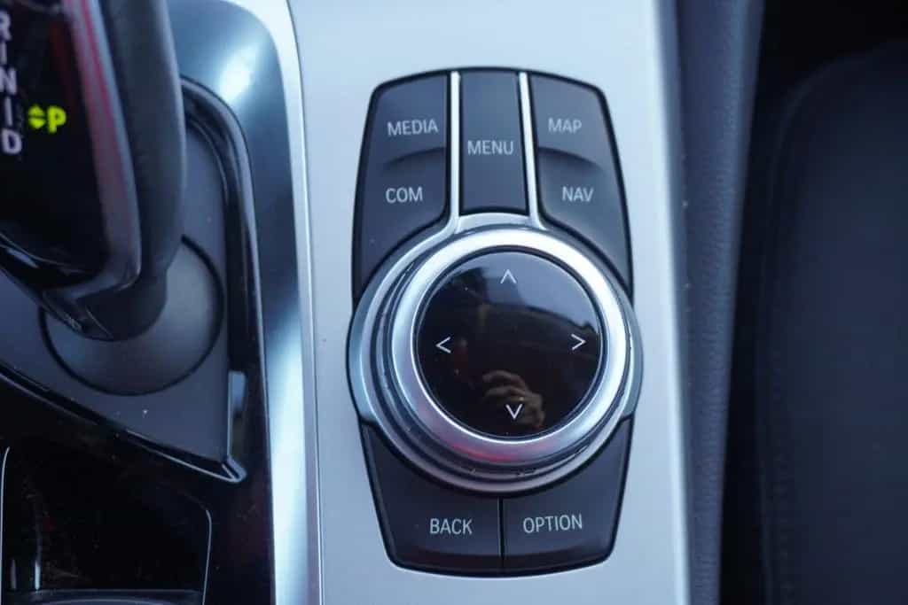 BMW 520 d Touring Aut. LED Navi AHK Sitzheizung PDC 12/2017-photo-21