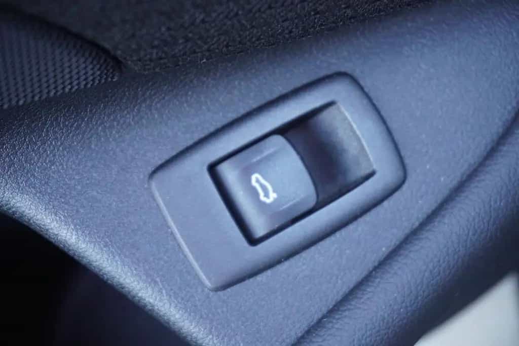 BMW 520 d Touring Aut. LED Navi AHK Sitzheizung PDC 12/2017-photo-25