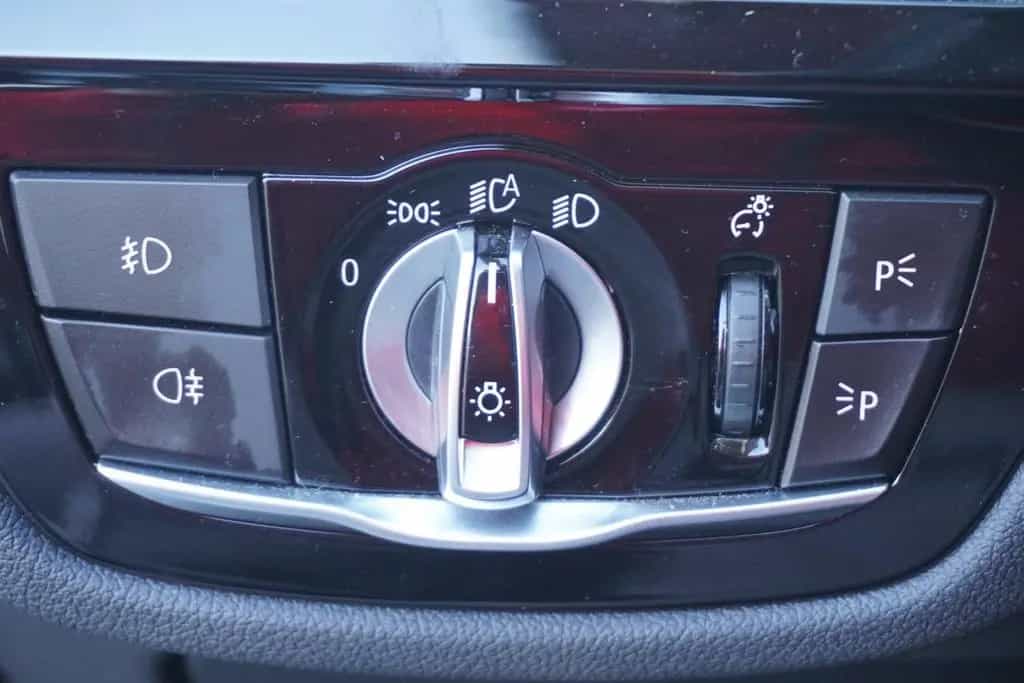 BMW 520 d Touring Aut. LED Navi AHK Sitzheizung PDC 12/2017-photo-26