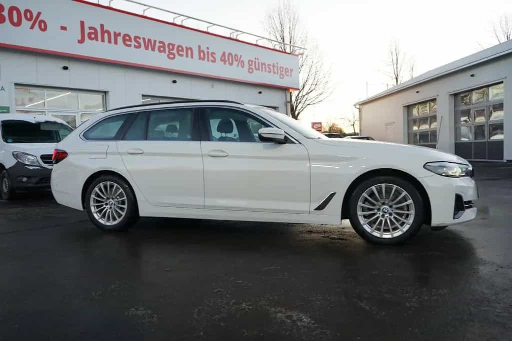 BMW 5 Series 520d Touring Aut. LED Navi Leder Kamera ACC DAB 09/2022-photo-2