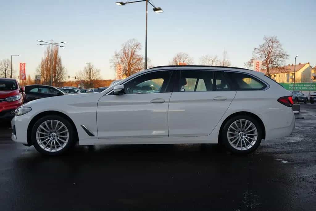 BMW 5 Series 520d Touring Aut. LED Navi Leder Kamera ACC DAB 09/2022-photo-3