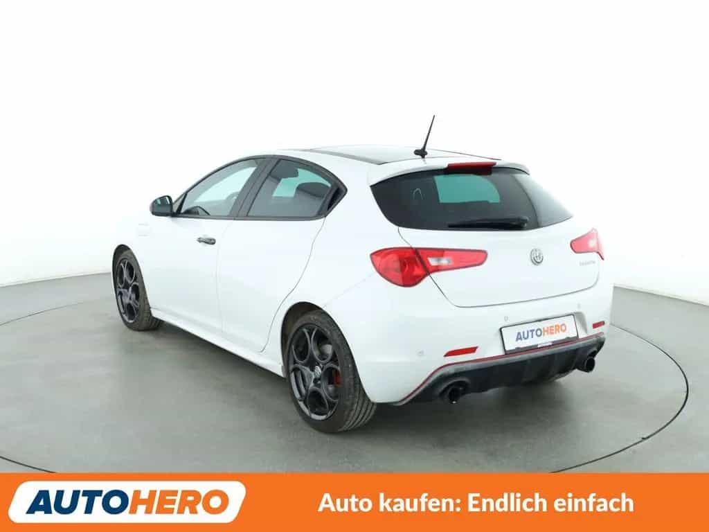 Alfa Romeo Giulietta 1.8 Turbo Veloce *NAVI*PDC*TEMPO*SHZ* 08/2018-photo-2