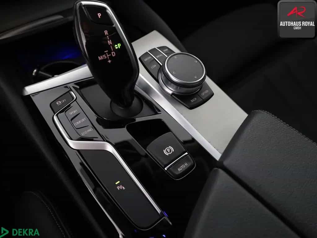 BMW 5 Series 530 i xDrive SPORT LINE SHADOW KAMERA,HUD,SH,AHK 06/2021-photo-23