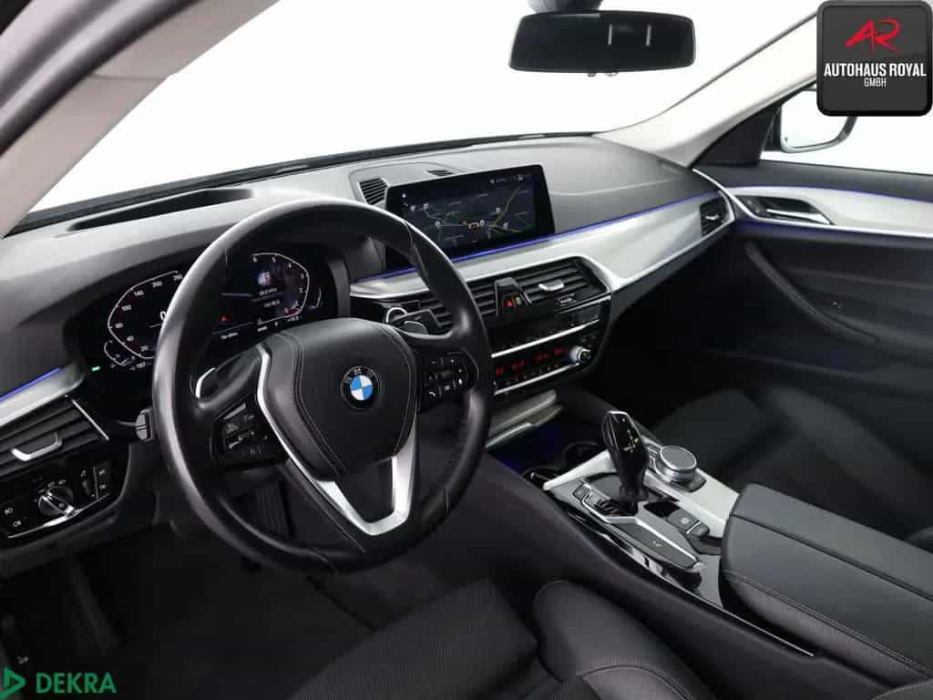BMW 5 Series 530 i xDrive SPORT LINE SHADOW KAMERA,HUD,SH,AHK 06/2021-photo-8