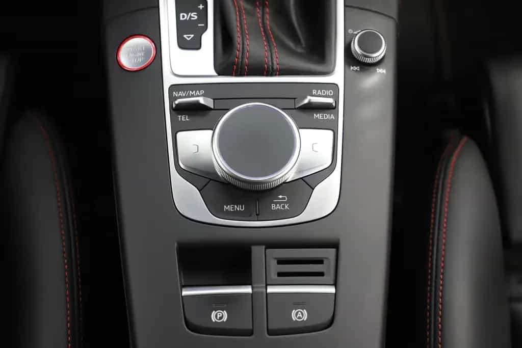 Audi S3 2.0 TFSI 310PS quattro Pano RS Sitze 1.Hand 03/2017-photo-27