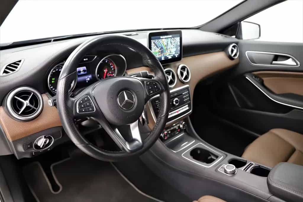 Mercedes-Benz A 200 156PS 7G Standheizung Memory H&K 1. Hand 09/2016-photo-11