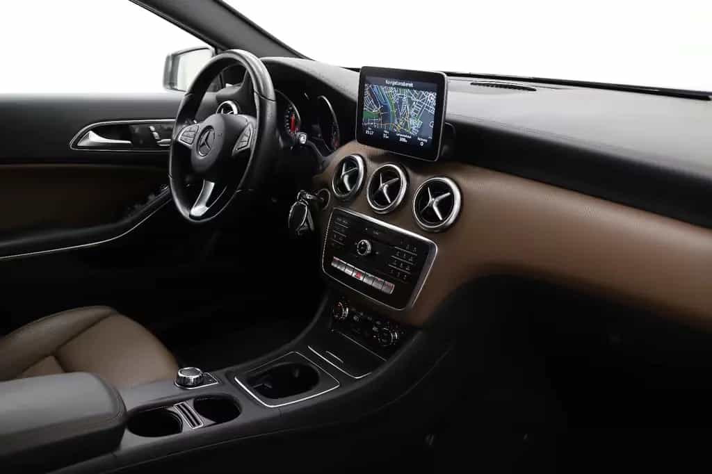 Mercedes-Benz A 200 156PS 7G Standheizung Memory H&K 1. Hand 09/2016-photo-13
