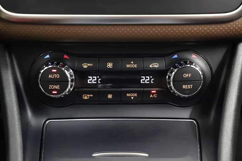 Mercedes-Benz A 200 156PS 7G Standheizung Memory H&K 1. Hand 09/2016-photo-16