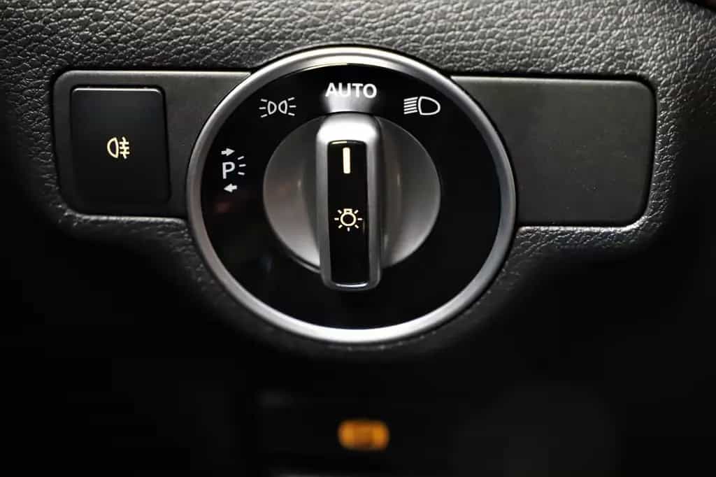 Mercedes-Benz A 200 156PS 7G Standheizung Memory H&K 1. Hand 09/2016-photo-19