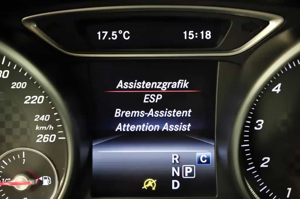 Mercedes-Benz A 200 156PS 7G Standheizung Memory H&K 1. Hand 09/2016-photo-22