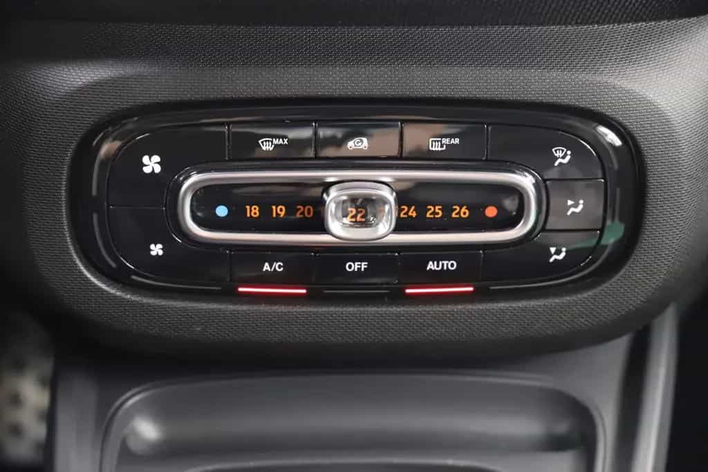 Smart ForTwo Brabus Fortwo Coupe 0.9 109PS Pano Navi JBL Matt 11/2016-photo-16