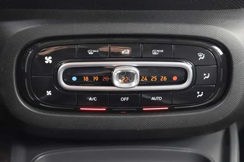 Smart ForFour Brabus 0.9 109PS Xclusive Pano JBL 1Hand 02/2018-photo-30