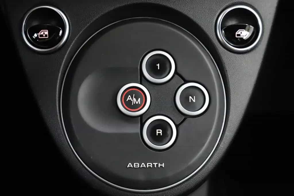 Abarth 595 1.4 T-Jet 165PS Automatik Carplay Beats 11/2022-photo-17