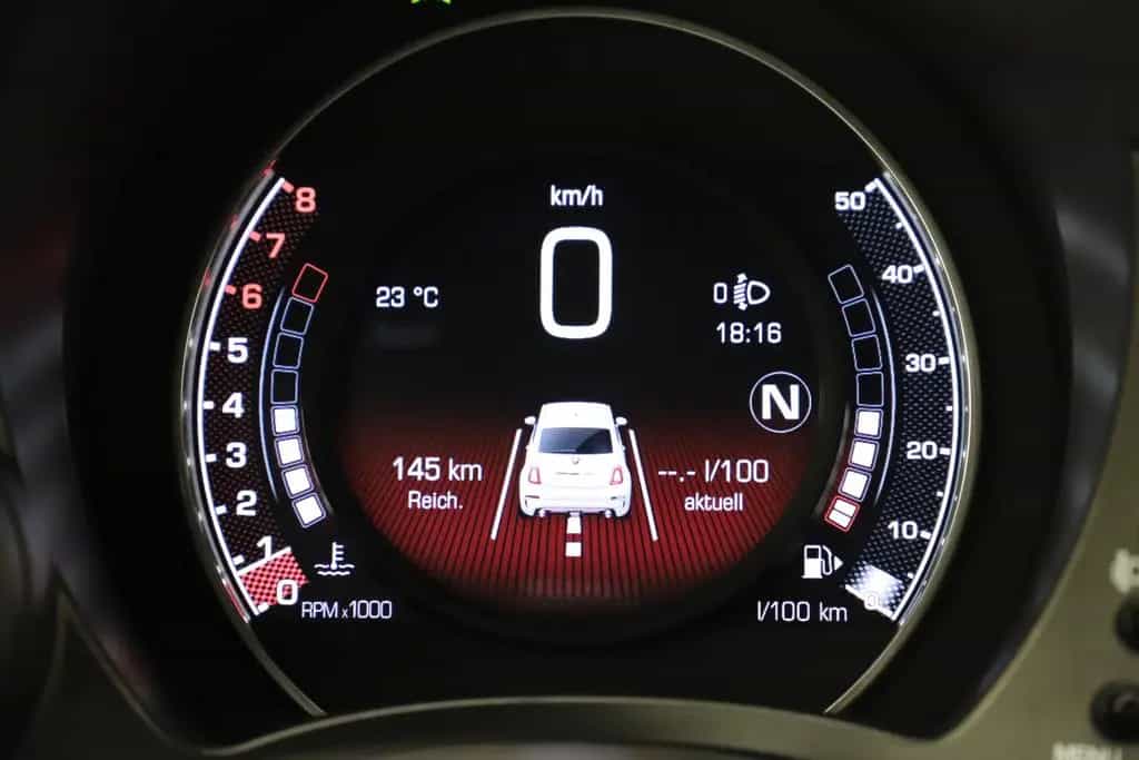 Abarth 595 1.4 T-Jet 165PS Automatik Carplay Beats 11/2022-photo-18