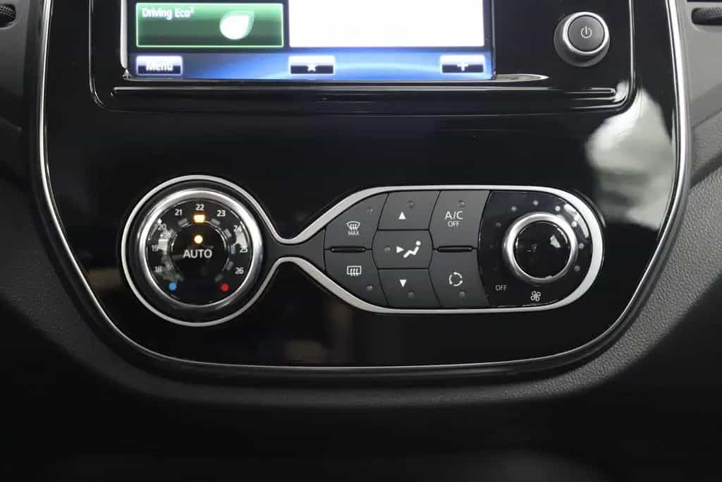 Renault Captur 1.2TCe 118PS Automatik Intens Navi 1.Hand 06/2018-photo-30