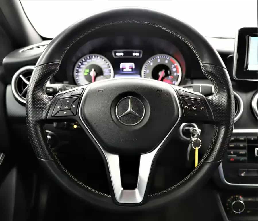 Mercedes-Benz A 250 4Matic 211PS Urban Line 7G DCT Kamera Totw 08/2013-photo-13