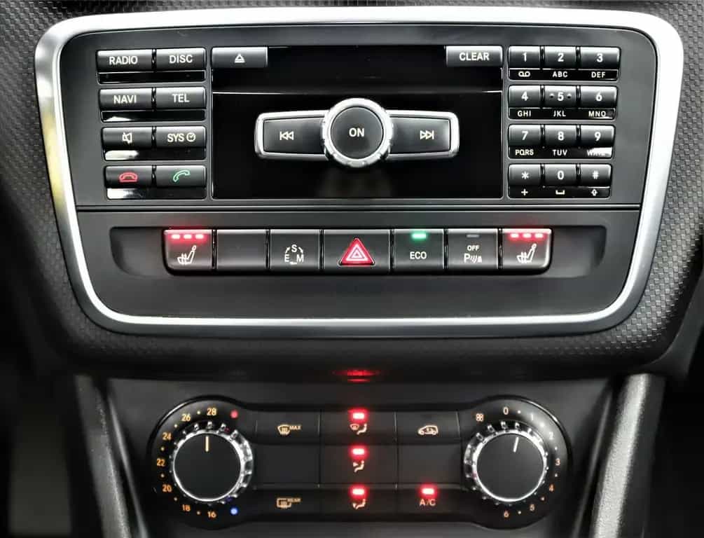 Mercedes-Benz A 250 4Matic 211PS Urban Line 7G DCT Kamera Totw 08/2013-photo-26
