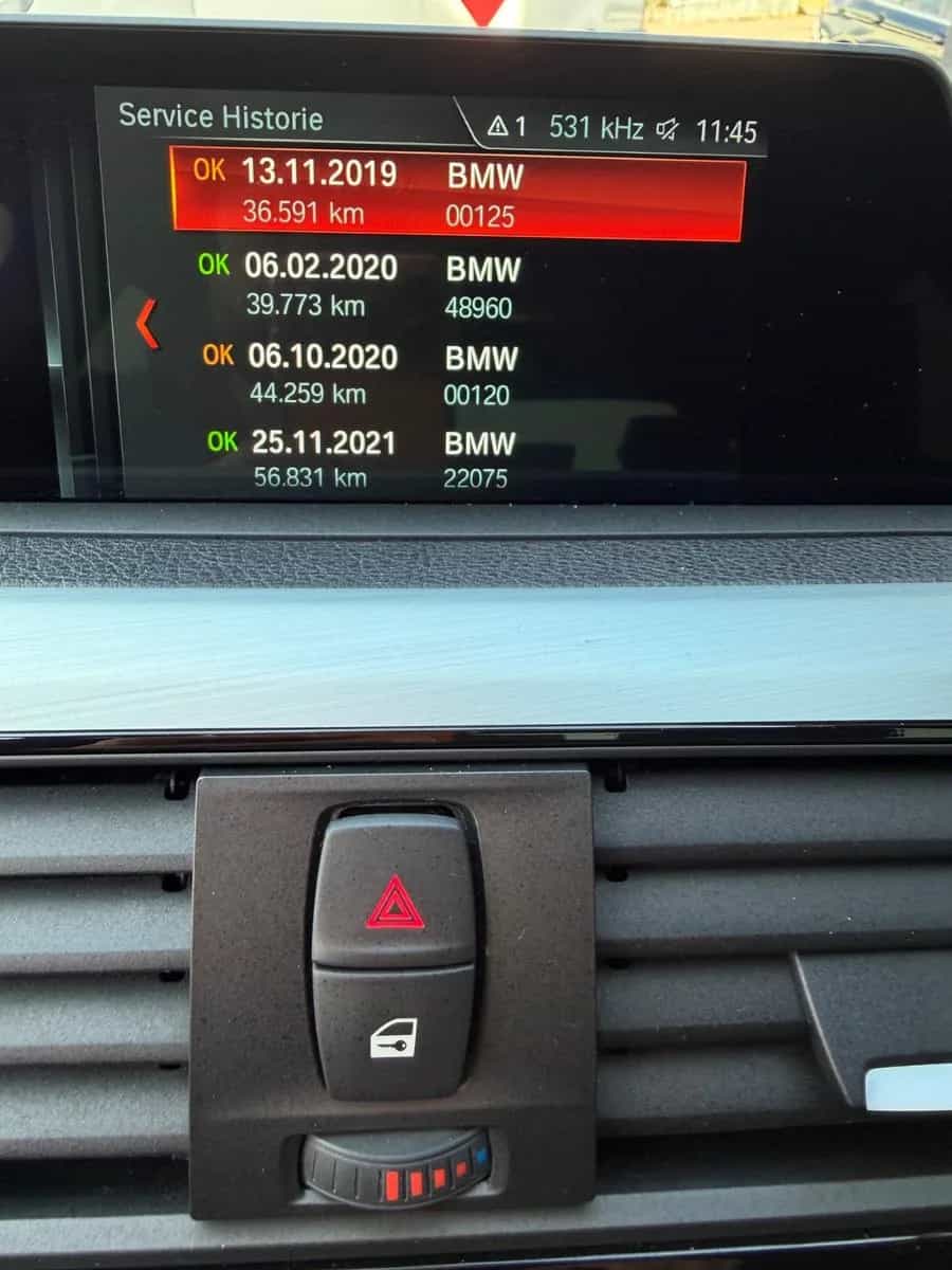 BMW 3 Series 08/2017-photo-10