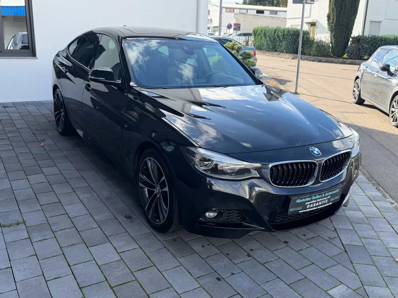 BMW 3 Series 08/2017-photo-2