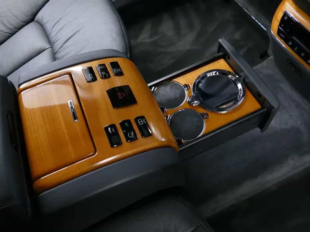 Maybach 57 * original 8.900KM ! neuwertiges Sammlerfahrz 07/2003-photo-37