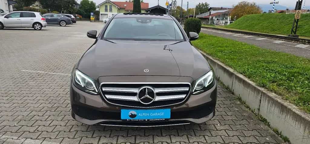 Mercedes-Benz E-Class 07/2017-photo-11