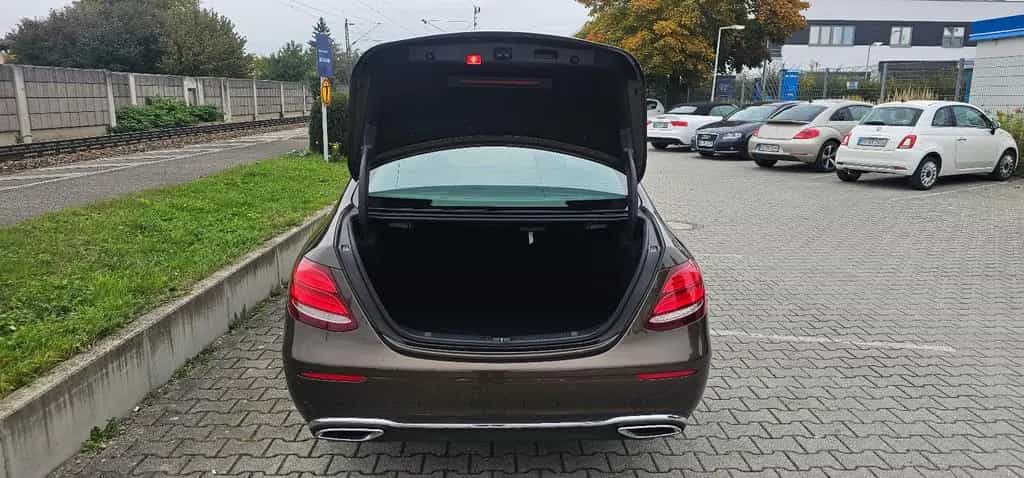 Mercedes-Benz E-Class 07/2017-photo-12