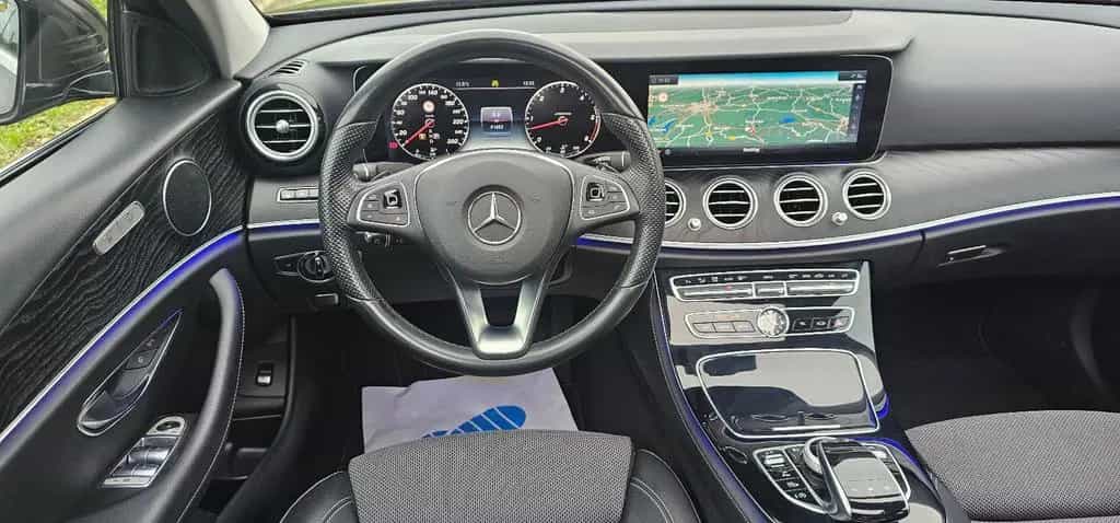 Mercedes-Benz E-Class 07/2017-photo-20