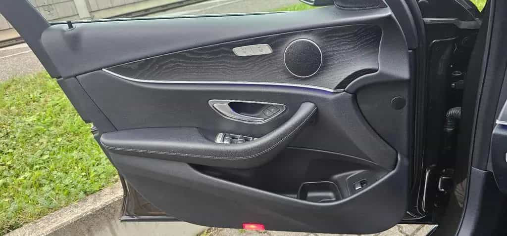 Mercedes-Benz E-Class 07/2017-photo-21