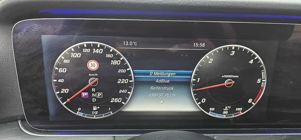 Mercedes-Benz E-Class 07/2017-photo-28