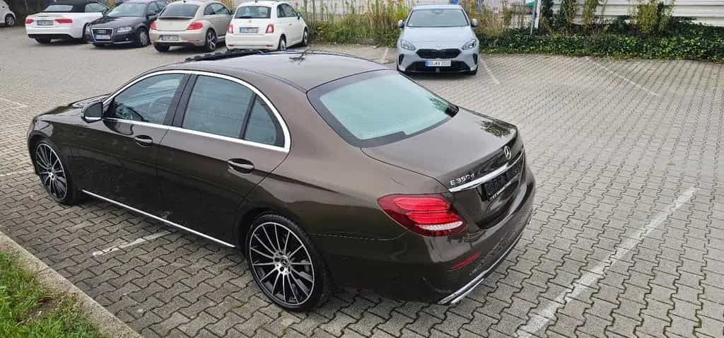 Mercedes-Benz E-Class 07/2017-photo-3