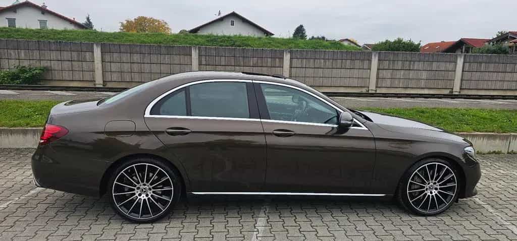 Mercedes-Benz E-Class 07/2017-photo-8