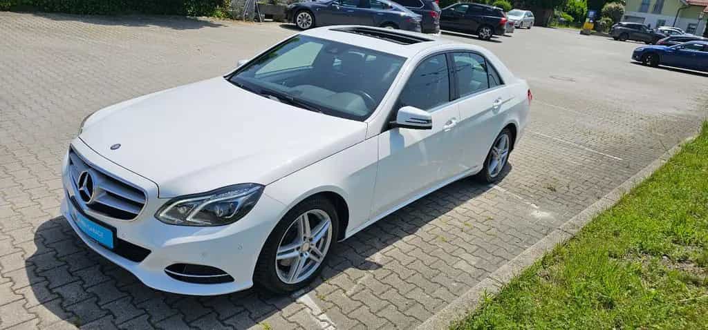 Mercedes-Benz E-Class 04/2016-photo-1