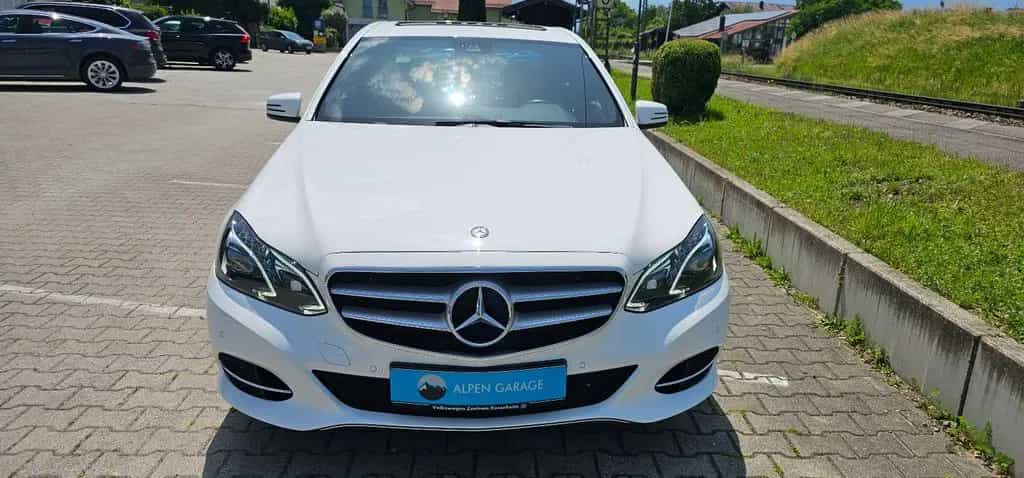 Mercedes-Benz E-Class 04/2016-photo-10