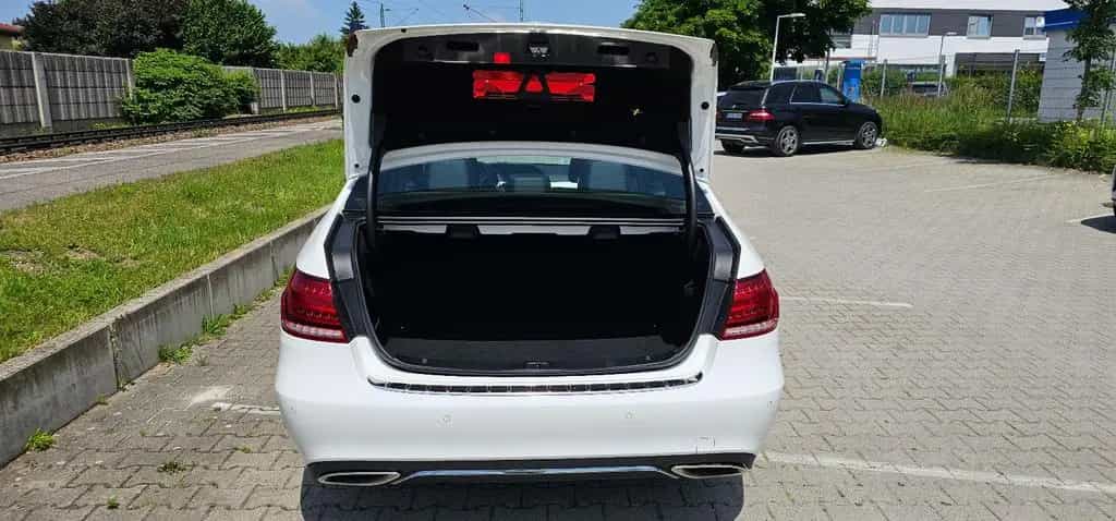 Mercedes-Benz E-Class 04/2016-photo-11