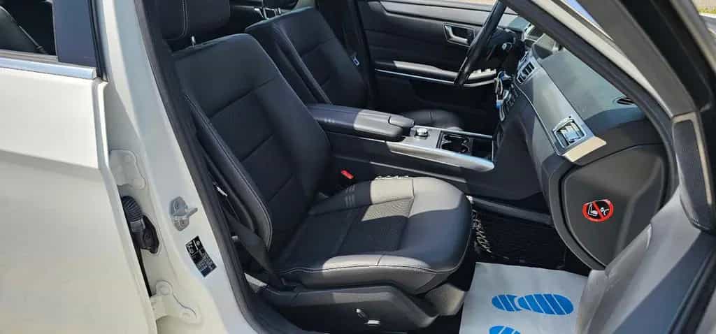 Mercedes-Benz E-Class 04/2016-photo-17