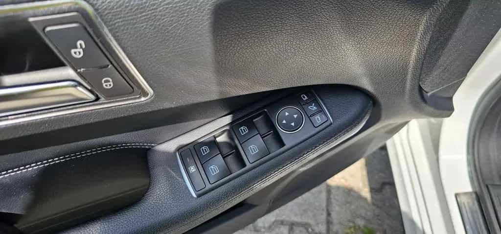 Mercedes-Benz E-Class 04/2016-photo-22